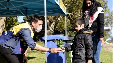 “Eco-canje”: vecinos de Gonnet podrán dejar residuos reciclables a cambio de bolsas verdes, compost o plantines