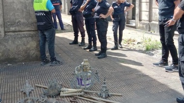 Banda robaban piezas de bronce en el Cementerio platense y la Comuna los desbarató
