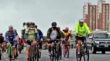 Desafiando el mal clima, ciclistas marplatenses se autoconvocaron y pidieron por más seguridad