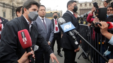 Presidente de Perú fue a declarar ante la fiscalía por una causa de presunta corrupción