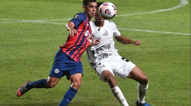 San Lorenzo perdió de local con Santos y se complicó