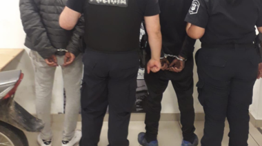 Dos hombres trataron de robarse columna de alumbrado en La Plata y fueron detenidos