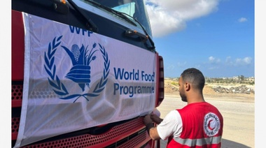 Camiones de ayuda humanitaria entran en Gaza a través del paso fronterizo de Rafah