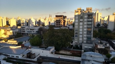 Jornada con neblinas y bancos de niebla por la mañana y máxima de 28 grados