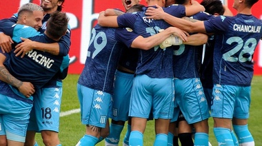 Racing venció por penales a Vélez y pasó a las semifinales de la Copa Liga Profesional