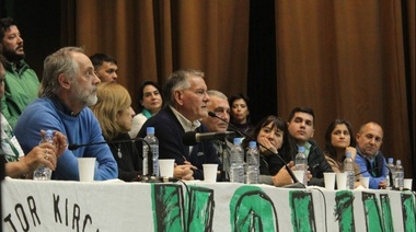 En un plenario de Kolina, Castagneto respaldó la postulación de "Wado" De Pedro