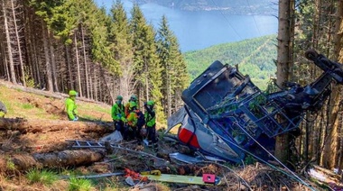 Al menos ocho muertos y dos heridos graves al caer un teleférico en Italia