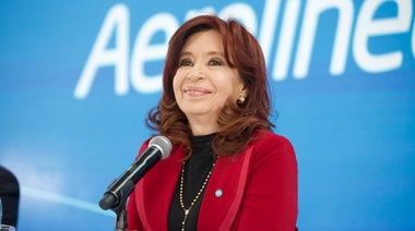 La Vicepresidenta presenta la reedición de un libro sobre conversaciones entre Kirchner y Di Tella