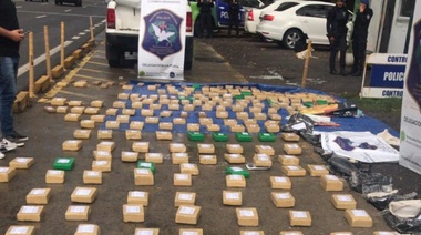 En operativo de control, detienen a dos hombres que transportaban 500 kilos de droga en La Plata