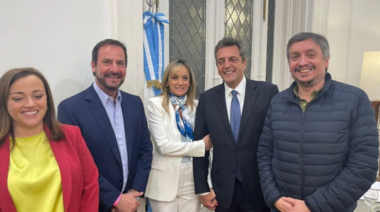 Se filtró una foto de Sergio Massa, Máximo Kirchner y Cecilia Moreau violando la ley antitabaco en el Congreso