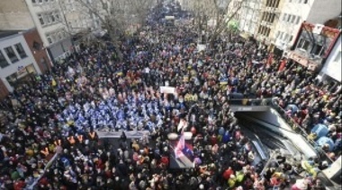 Unas 250.000 personas participan en Alemania de una marcha por la paz en Ucrania