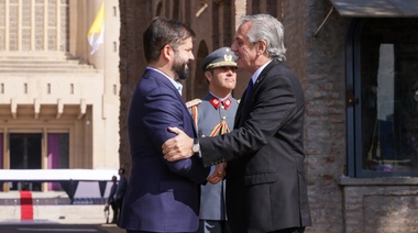 Alberto Fernández y Gabriel Boric encabezaron conmemoración de los 205 años del Abrazo de Maipú