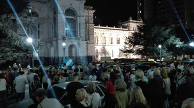 Fuerte ruidazo en La Plata en contra del tarifazo