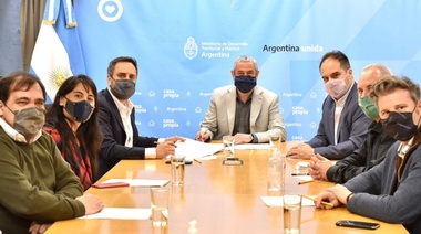 Cabandié y Ferraresi firmaron un convenio para la construcción de viviendas sustentables para guardaparques
