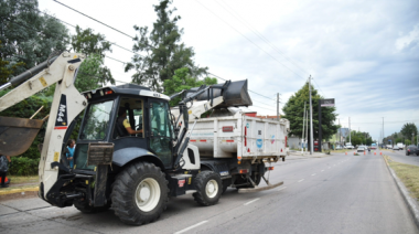 El Municipio desplegó un importante operativo de trabajo sobre la avenida 44