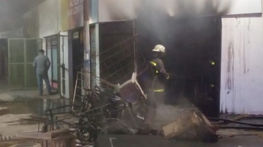 Incendiaron un local de Cambiemos en La Plata, habría sido intencional y no se descarta un móvil político