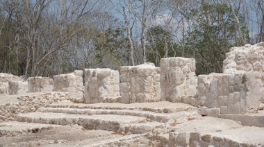 Hallan conjuntos de edificaciones mayas en sureste de México