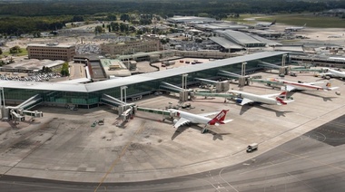 Demoras y cancelaciones en Ezeiza, Aeroparque y El Palomar a causa del temporal