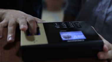 Alak firmará un convenio con la UTN para instalar otros 70 lectores biométricos en dependencias comunales