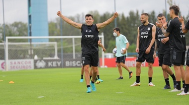 Argentina, sin Messi ni el DT Scaloni, visita a Chile en la altura de Calama