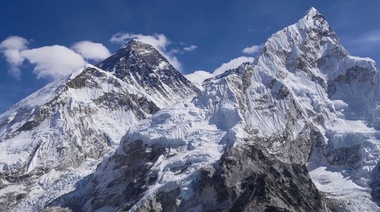 El mayor glaciar del Everest se derrite rápidamente por el cambio climático, según un estudio