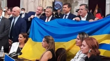 "Juntos" llevó banderas de Ucrania al inicio de las sesiones ordinarias, el Pro se retiró del recinto y Negri reaccionó contra CFK