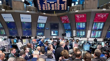 Wall Street terminó en baja y las bolsas europeas cerraron en alza, en una semana volátil