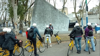 El Municipio de La Plata organizó un recorrido por sitios emblemáticos de la vida de Favaloro