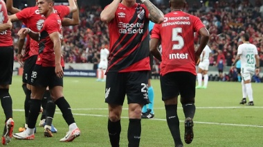 Athletico Paranaense golea a Cuiabá y lidera primera fecha del "Brasileirao"