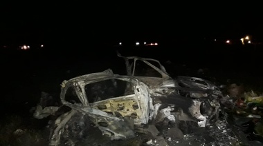 Momentos de incertidumbre: Un auto con motor a gas explotó en Los Hornos y se sintió en varios lugares