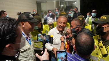 Colombia: Hernández, tercero en las encuestas, quiere que Fajardo y Betancourt lo respalden