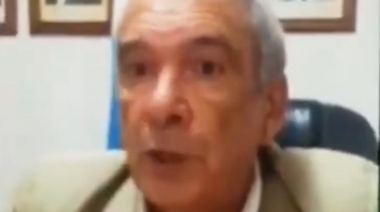 "Casi vuelca": Intendente bonaerense confundió un "taparrabos" con un tapaboca