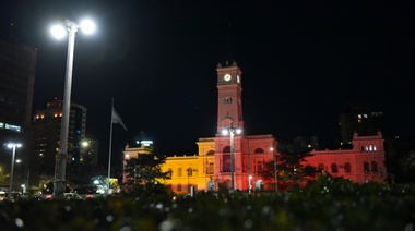 El Palacio Municipal se tiñó de naranja para generar conciencia sobre el TDAH