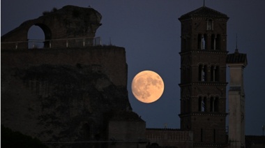 Científicos mapean composición química de la superficie lunar