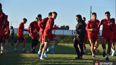 Estudiantes visita a Nacional de Montevideo en un "clásico Copero" de la Libertadores