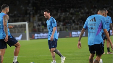 Messi despierta fanatismo en Abu Dhabi y completa su primer entrenamiento con Argentina