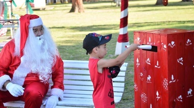 Miles de niños ya le dejaron su carta a Papá Noel, que hoy estará en Los Hornos
