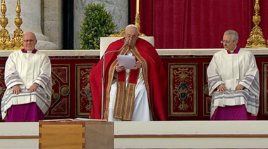El Papa despide a Benedicto XVI como un "pastor" que tuvo "sabiduría, delicadeza y entrega"