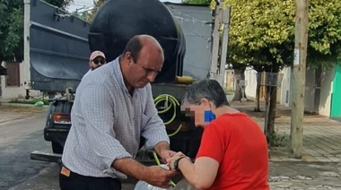 Hay barrios que siguen sin agua en La Plata, ABSA sin respuestas satisfactorias, y vecinos dicen que con canillas secas gastan $ 17 mil en agua en botellones