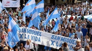 Miles de personas marcharon contra el aborto desde Plaza Italia hasta la facultad de Derecho