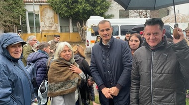 En homenaje a Favaloro, Guillermo Escudero plantó un árbol frente a la Escuela 45