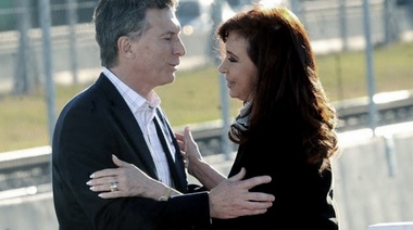 Macri y Cristina se esfuerzan para que no surja un candidato del medio que complique el panorama