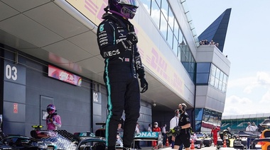 El británico Lewis Hamilton no maneja en rutas y calles porque le resulta estresante