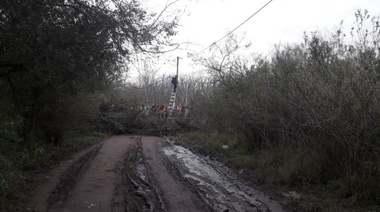 Cien personas bloquearon calle para colgarse de la luz en 156 y 83