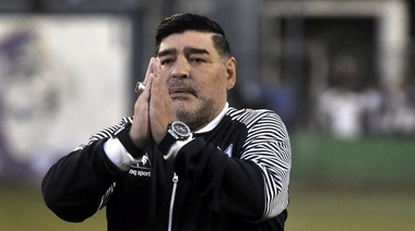 "Maradona quiere continuar en Gimnasia", dijo el representante Cristian Bragarnik