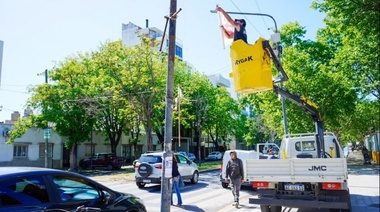 El Municipio de La Plata despliega un amplio operativo para remover la cartelería de campaña