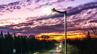 Comuna platense renovó un importante corredor de Arana con luces LED