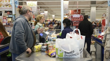 Desde hoy, 390 sucursales de supermercados presentarán los descuentos del 50% del Banco Provincia