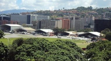 Venezuela: Manifestantes rodean una base militar para presionar por el ingreso de la ayuda humanitaria