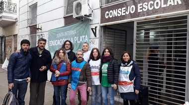 Papelón: Siete gremios movilizaron a menos de 20 personas para protestar en el Consejo Escolar de La Plata